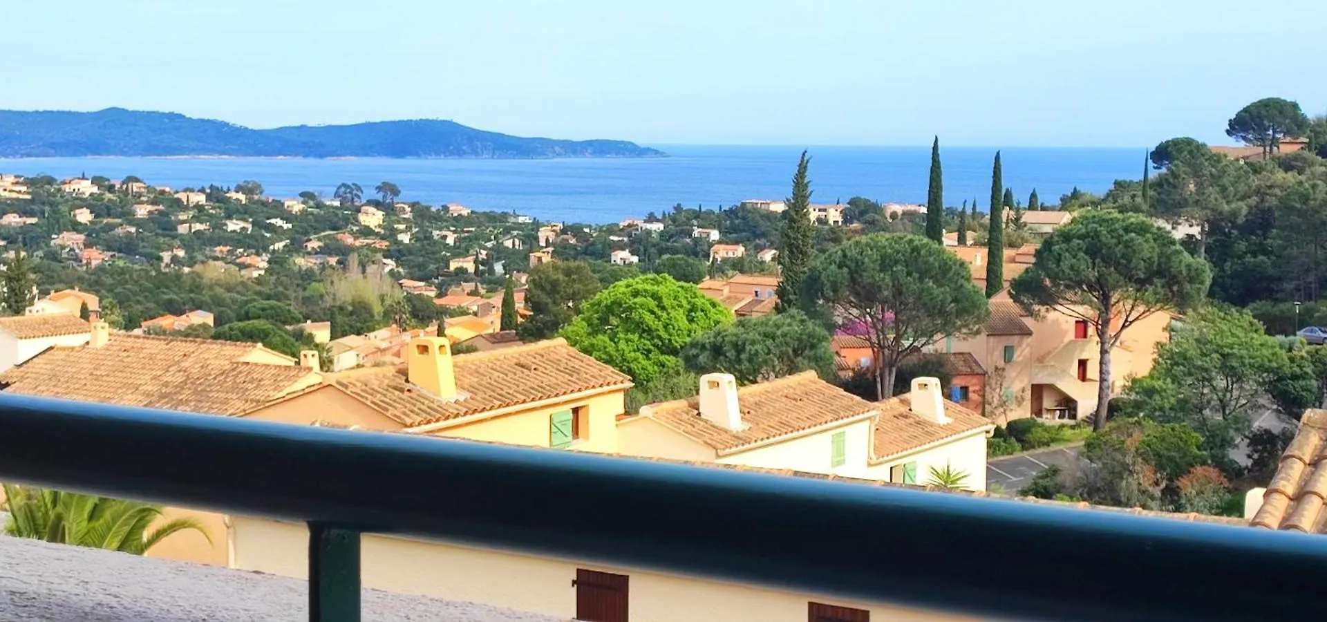 Appartement Climatise Avec Balcon Vue Mer Panoramique, Grande Piscine Et Parking, Dans Residence Calme Proche Des Plages 0*, Cavalaire-sur-Mer France